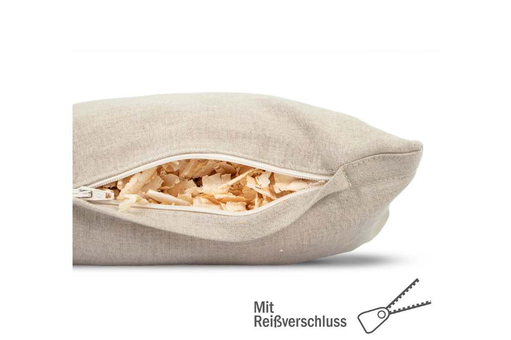 ZirbenErlebnis Geschenkbox #1: Zirbenkissen (17x29cm), Zirbenwürfel-Set, Zirbenapfel + 1L Misura-Karaffe