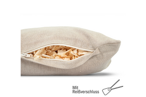 ZirbenErlebnis Geschenkbox #1: Zirbenkissen (17x29cm), Zirbenwürfel-Set, Zirbenapfel + 1L Misura-Karaffe
