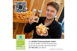 ZirbenErlebnis Geschenkbox #3: Zirbenkissen (17x29cm), Zirbenwürfel-Set, Zirbenkugel + 1L Misura-Karaffe